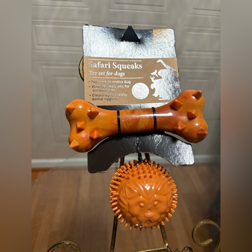 Brand New Smithsonian Set Of  Ball 3” & Bone 5.5”With Loud Squeaker .